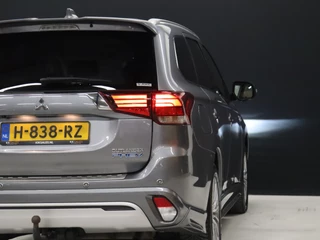 Mitsubishi Outlander Mitsubishi Outlander 2.4 PHEV Intense S [TREKHAAK, CAMERA, STOELVERWARMING, HALF LEDER, PDC V+A, CRUISE, CLIMATE, NIEUWSTAAT] - afbeelding nr 21