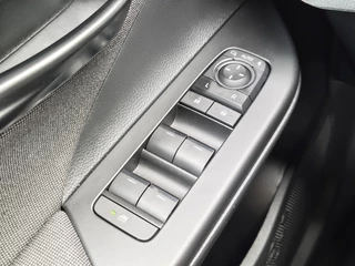 Toyota C-HR Toyota C-HR 1.8 Hybrid 140 Dynamic | Sensoren v/a | Keyless Entry | Stoelver - afbeelding nr 21