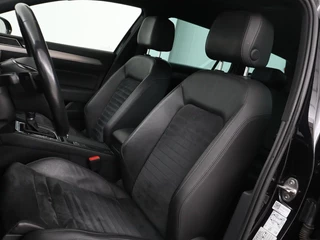 Volkswagen Passat Volkswagen Passat 1.4 TSI R Line | Trekhaak | 360 camera |  Stoelverwarming | Leder/Alcantara | Carplay | Adaptive cruise | Navigatie | Full LED | Virtual Cockpit - afbeelding nr 5