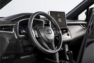 Toyota Corolla Cross Toyota Corolla Cross Hybrid 140 Style | Dig. Cockpit | Adapt. Cruise | Stoel+-Stuurverw. | Trekhaak | PDC | Camera | NAV+App. Connect | Elek. Klep | ECC | LM 18