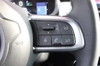 Jeep Avenger Jeep Avenger ALTITUDE 156PK 54 kWh | 3-FASE | ELEKTRISCH BEDIENBARE ACHTERKLEP | ACHTERUITRIJ CAMERA | NAVIGATIE | DRAADLOZE APPLE CARPLAY/ANDROID AUTO | ALL SEASON BANDEN | LICHTMETALEN VELGEN 17