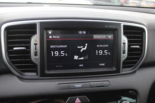 Kia Sportage Kia Sportage 1.6 T-GDI GT-Line First Edition / Trekhaak / Leder / Camera / 19'' / Getint glas / Navigatie / DAB / Cruise Control - afbeelding nr 24