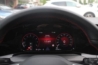 Volkswagen Golf Volkswagen Golf 2.0 TSI GTI Clubsport / Panoramadak / Camera / Head-up / 19'' / IQ Lights / Keyless / Dodehoek / DAB / Stoelverwarming / ACC - afbeelding nr 18
