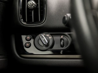 MINI Countryman 192Pk Automaat (GROOT NAVI, CLIMATE, LEDER, STOELVERWARMING, SPORTSTOELEN, LED KOPLAMPEN, ZWART HEMEL, CRUISE, NIEUWE APK, NIEUWSTAAT) - afbeelding nr 23