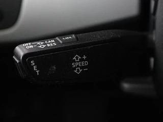 Audi A4 Audi A4 35 TFSI Launch Edition Business | 1e eigenaar |  Dealer onderhouden | Trekhaak | Virtual Cockpit | Carplay | Navigatie | Full LED | Parkeerhulp | Climate control | Sportstoelen | Cruise control - afbeelding nr 14