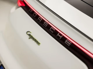 Porsche Cayenne 463Pk Automaat (SPORTCHRONO PAKKET, PANORAMADAK, ALCANTARA STUUR EN HEMEL, APPLE CARPLAY, LUCHTVERING, KUIPSTOELEN, SFEERVERLICHTING, 360 CAMERA, HEAD-UP DISPLAY, NIEUWSTAAT) - afbeelding nr 35
