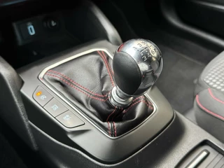 Ford Focus Ford Focus Wagon 1.0 EcoBoost Hybrid ST Line | Navigatiesysteem | Stoelverwarming | Stuurverwarming | LED verlichting | Apple CarPlay | Achteruitrijcamera | Inparkeerhulp | Parkeersensoren voor en achter - afbeelding nr 23