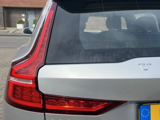 Volvo V60 Navigatie Sportstoelen Stoelverwarming Camera Elek. Bestuurderstoel Leder Trekhaak Dab Carplay NL Auto 1e Eigenaar Plug in Hybride BTW Auto - afbeelding nr 46