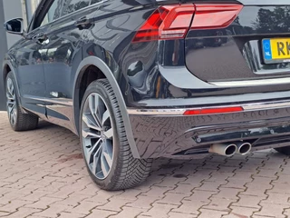 Volkswagen Tiguan Volkswagen Tiguan 2.0 TSI 4Motion Highline R-line | LED | Pano | Trekhaak | Leder | Elek. klep | Virtual | LMV 20