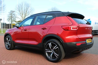 Volvo XC40 Volvo XC40 1.5 T3 R-Design, Pano, Trekhaak, Winterset, Pdc + camera, 360 vieuw, Stoel/stuur verwarming, Keyless, Carplay, Donkerglas, Harman kardon, Clima, Navi, Elektrische achterklep. - afbeelding nr 5