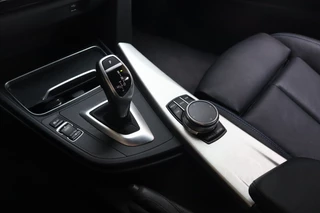 BMW 3 Serie BMW 3 Serie 320i MSp. Exec. I Geen Import I M Pakket I Leder I Navi I Stoelv - afbeelding nr 18