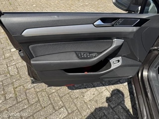 Volkswagen Passat Volkswagen Passat Variant 1.6 TDI/DSG/PANO-DAK/CAMERA/PDC/ - afbeelding nr 11