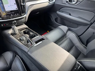 Volvo V60 Volvo V60 2.0 T6 Recharge AWD R-Design R-Design/Airco/Lichtmetalen velgen/Stoelverw. - afbeelding nr 31