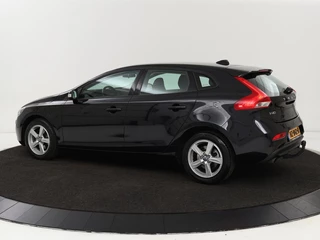 Volvo V40 Volvo V40 1.6 T2 Momentum | Stoelverwarming | Trekhaak |  Xenon | Climate control | Cruise control | Parkeerhulp | Bluetooth - afbeelding nr 2
