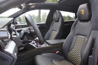 Lamborghini Urus Lamborghini Urus 4.0 V8 / NL Auto! / Full Carbon / Keramisch / B&O / Pano / 360Camera / Head-up / 23'' / Stoelventilatie / Massage - afbeelding nr 4