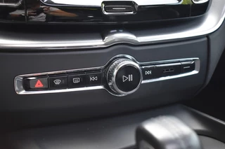Volvo XC60 Volvo XC60 2.0 T8 TE AWD / EL. A-KLEP / P.DAK / ADAP. CRUISE - afbeelding nr 35