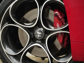 Alfa Romeo Giulia Alfa Romeo Giulia 2.0 Turbo 280 PK Competizione Q4 AWD | Harman | Veloce | 19