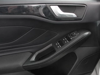 Ford Focus Ford Focus Wagon 1.0 125pk Hybrid Automaat ST Navigatie Climate control cruise control Carplay LM velgen Parkeersensoren Led Matrix koplampen - afbeelding nr 13