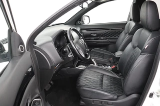 Mitsubishi Outlander Mitsubishi Outlander 2.4 PHEV Intense+ | Schuifdak | Leder | Stoel & stuurverwarming | 360 camera | Navigatie | Carplay | Full LED | Standkachel - afbeelding nr 4