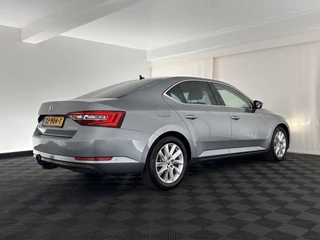 Škoda Superb *NAVI-FULLMAP | BI-XENON | ADAPTIVE-CRUISE | CANTON-AUDIO | MEMORY-PACK | BLINDSPOT | KEYLESS | COMFORT-SEATS | ECC | HEATED-SEATS  | TOWBAR | PARKPILOT | 17''ALU* - afbeelding nr 6