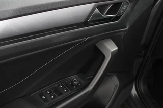 Volkswagen T-Roc Volkswagen T-Roc 1.5 TSI DSG Style | Navigatie | Apple Carplay / Android Auto | Climate Control | Led | Digitale Cockpit | Adaptive Cruise Control | Trekhaak - afbeelding nr 13