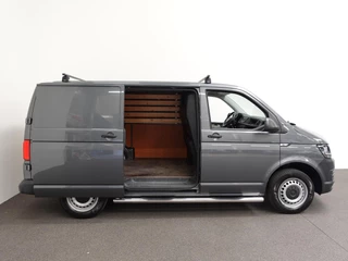 Volkswagen Transporter Volkswagen Transporter 2.0 TDI L1H1 Airco Cruise control Trekhaak Parkeersensoren 3-zits Sidebars Euro6 - afbeelding nr 30