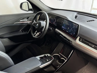 BMW X1 BMW X1 XDRIVE 25E M-SPORT LED ELEK.KLEP NAVI STOELVERW M-SHADOW LINE CARPLAY/ANDROID ZWARTE.HEMEL 10/2024 PHEV PLUG IN HYBRID AWD 4X4 4WD - afbeelding nr 37