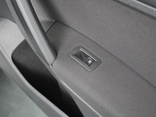 Volkswagen Tiguan - Navigatie - Climate control - Adaptieve Cruise control - 17 inch LM velgen - 1600 KG trekgewicht - 12 maanden garantie - afbeelding nr 41