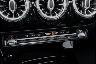 Mercedes-Benz A-Klasse Mercedes-Benz A-Klasse 250 Premium Plus AMG-Line Night Pano Burmester Ambiente - afbeelding nr 27
