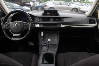 Lexus CT Lexus CT 200h 25th Edition / Camera / Schuifdak / Alcantara / Navigatie / 16'' / Getint glas / Stoelverwarming / Cruise Control - afbeelding nr 2