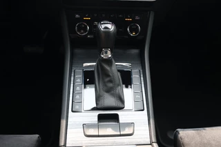 Škoda Superb Škoda Superb Combi 1.4TSI iV 218PK Business Ed. Plus *NAP/Trekh/Virtual/Stoelvw/Keyless* - afbeelding nr 45