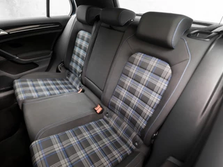 Volkswagen Golf 204Pk Automaat (NAVIGATIE, LOGISCH NAP, CLIMATE, CRUISE, SPORTSTOELEN, LED KOPLAMPEN, PARKEERSENSOREN, GETINT GLAS, ZWART HEMEL, NIEUWE APK, NIEUWSTAAT) - afbeelding nr 11