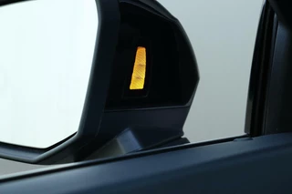 Audi Q3 Audi Q3 35 TFSI / 3x S-Line / 150PK / Automaat / Navi / Matrix LED / Keyless / 19