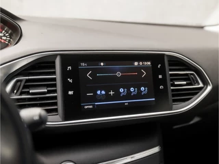 Peugeot 308 (APPLE CARPLAY, GROOT NAVI, CRUISE, SPORTSTOELEN, BLUETOOTH, NIEUWE APK, NIEUWSTAAT) - afbeelding nr 25