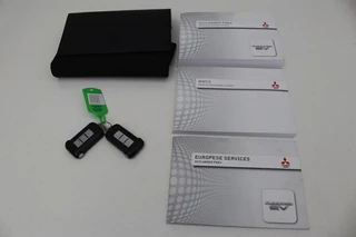 Mitsubishi Outlander Mitsubishi Outlander 2.0 PHEV Instyle+ | Schuifdak | Leder |  Stoel & stuurverwarming | Trekhaak | 360 camera | Adaptive cruise | Xenon | Climate control | Keyless - afbeelding nr 18