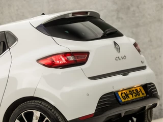 Renault Clio (NAVIGATIE, NAP, CRUISE, GETINT GLAS, SPORTSTOELEN, LM VELGEN, PARKEERSENSOREN, NIEUWE APK, NIEUWSTAAT) - afbeelding nr 11