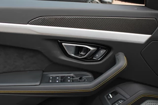 Lamborghini Urus Lamborghini Urus 4.0 V8 / NL Auto! / Full Carbon / Keramisch / B&O / Pano / 360Camera / Head-up / 23'' / Stoelventilatie / Massage - afbeelding nr 44