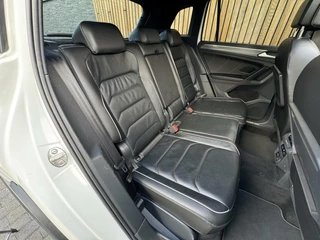 Volkswagen Tiguan Volkswagen Tiguan 1.5 TSI R-line Automaat | Panorama | Leer | LED Verlichting | Actief Demping Systeem | Achteruitrijcamera | Black Style | 20 inch velgen | Elektrische verstelbare stoelen | Afneembare trekhaak - afbeelding nr 35