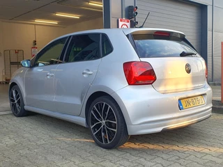 Volkswagen Polo Volkswagen Polo 1.0 BlueMotion Connected Series - NAP / CARPLAY / DAB / P.SENSOREN V+A / LM-VELGEN '17 / EXTRA SET '15 / NWE APK ! - afbeelding nr 3