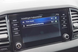 Škoda Karoq Škoda Karoq 1.5 TSI DSG Sportline/ Panodak/ Standverwarming/ Camera/ ACC/ DCC - afbeelding nr 44