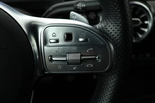 Mercedes-Benz A-Klasse Mercedes-Benz A-klasse 250e AMG Night | Carplay | Stoelverwarming |  Camera | Sfeerverlichting | Navigatie | Widescreen | Park Assist | Leder/Alcantara - afbeelding nr 15