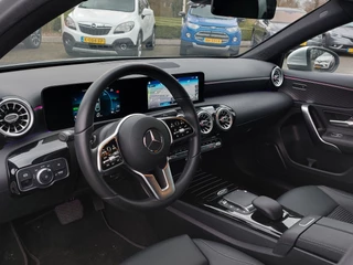 Mercedes-Benz A-Klasse 250e Plug-In Hybrid Luxury Line | Origineel NL | Navi | Apple Carplay+Android Auto | Clima | Cruise | Stoelverwarming | Pdc V+A+Assist+Camera | Privacy Glass | 17''lm - afbeelding nr 6