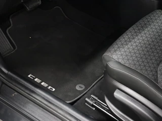 Kia Ceed Sportswagon Kia Ceed Sportswagon 1.4 T-GDi DynamicLine [APPLE CARPLAY, ANDROID, CAMERA, NAVIGATIE, CRUISE CONTROL, CLIMATE CONTROL, NIEUWSTAAT] - afbeelding nr 10