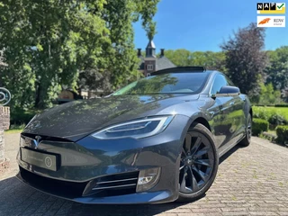 Tesla Model S - 329681671-0