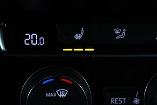 Volkswagen Passat Volkswagen Passat 1.5 TSI R Line | Stoelverwarming | Matrix LED |  Adaptive cruise | Carplay | Leder/Alcantara | Navigatie | Parkeerhulp - afbeelding nr 9