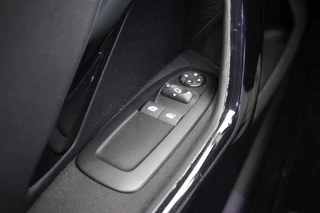 Peugeot 208 Peugeot 208 1.2 PureTech Signature - Carplay, Cruise, Airco - afbeelding nr 18