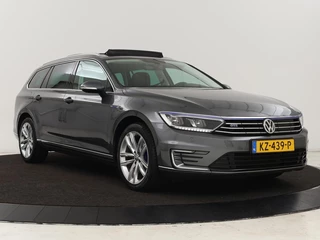 Volkswagen Passat Volkswagen Passat 1.4 TSI GTE | Panoramadak | Stoelverwarming |  Trekhaak | Adaptive cruise | Camera | Carplay | Leder/Alcantara | Full LED | Virtual Cockpit - afbeelding nr 38