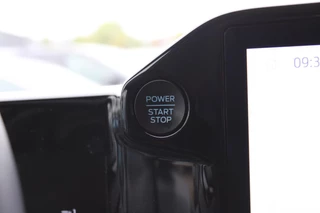 Ford Transit Custom Ford Transit Custom 320 2.0 TDCI L1H1 Limited 170pk | Driver Assistance Pack | Stoelverwarming | SYNC 4 Navigatie | BLIS | Voorruitverwarming | All Weather banden - afbeelding nr 11