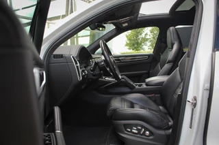 Porsche Cayenne Porsche Cayenne 3.0 E-Hybrid | Sport Chrono | Pano | HUD | Origineel NL Auto! - afbeelding nr 13