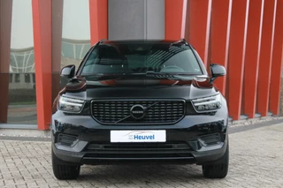 Volvo XC40 Volvo XC40 T3 R-Design | Parkeercamera | Stoelverwarming | Glossy Black | Keyless - afbeelding nr 2